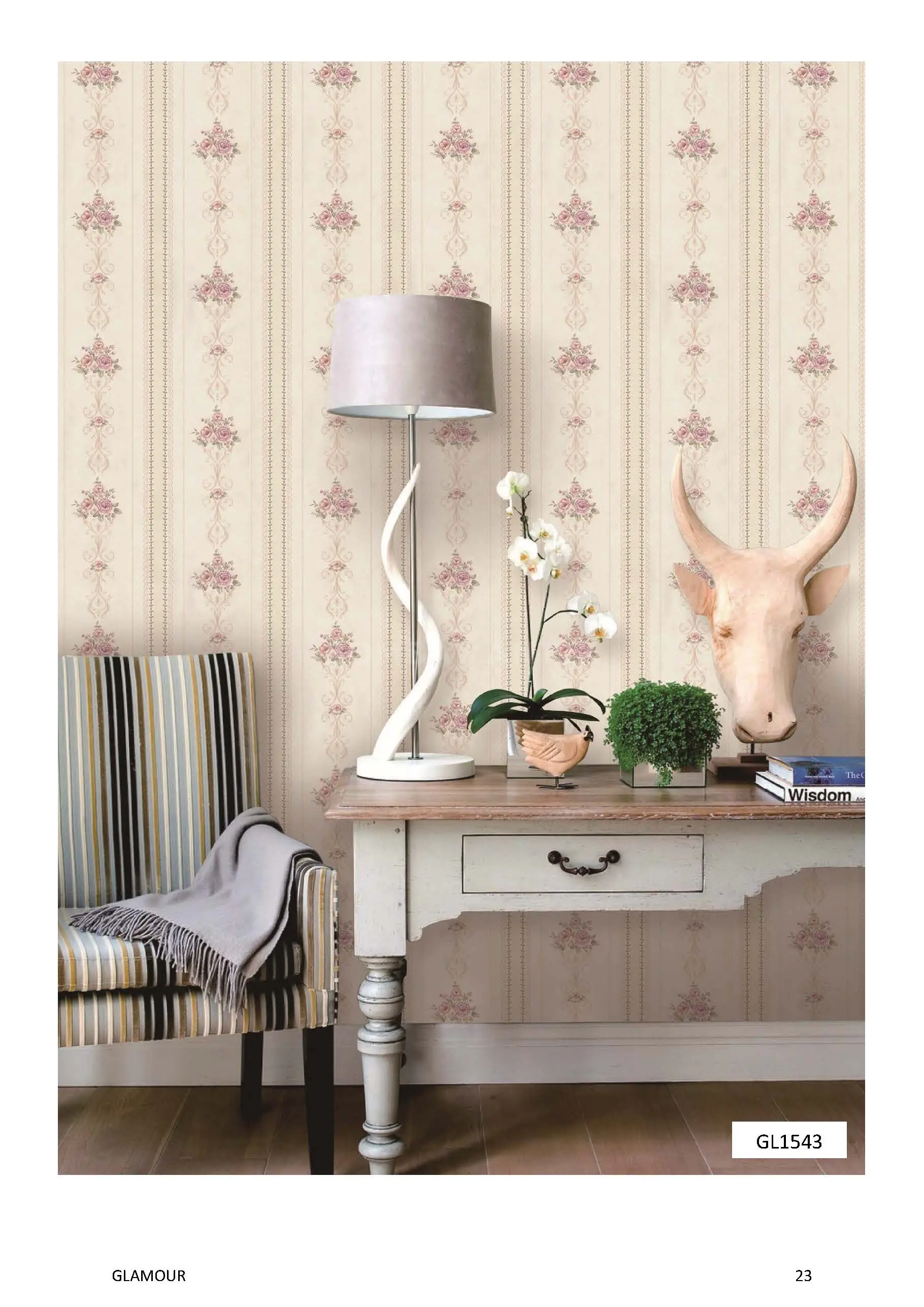 Glamour Motif Wallpaper